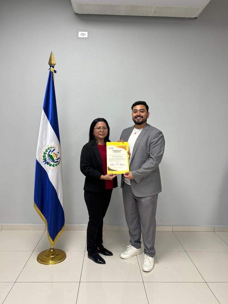 ENTREGA CREDENCIAL UGB-CBUES