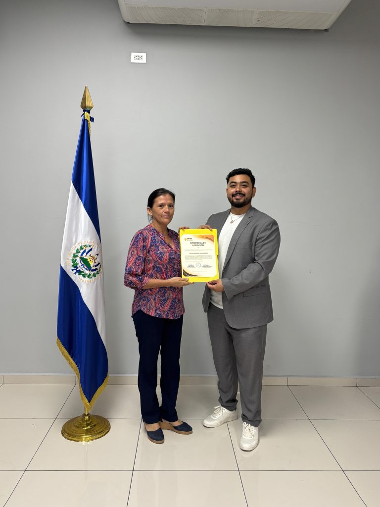 ENTREGA CREDENCIAL UNAB-CBUES